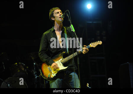 Apr 25, 2008 - Indio, California, Stati Uniti d'America - musicista Richard Ashcroft della banda la Verve suona dal vivo come parte del 2008 Coachella Valley Music e Arts Festival che si svolge all'Impero Polo campo situato in Indio. I tre giorni del festival si richiamano migliaia di appassionati di vedere i musicisti Foto Stock