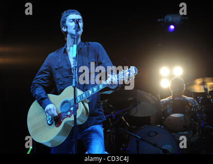 Apr 25, 2008 - Indio, California, Stati Uniti d'America - musicista Richard Ashcroft della banda la Verve suona dal vivo come parte del 2008 Coachella Valley Music e Arts Festival che si svolge all'Impero Polo campo situato in Indio. I tre giorni del festival si richiamano migliaia di appassionati di vedere i musicisti Foto Stock