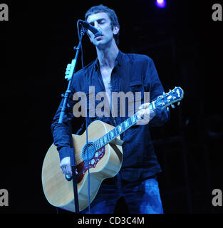 Apr 25, 2008 - Indio, California, Stati Uniti d'America - musicista Richard Ashcroft della banda la Verve suona dal vivo come parte del 2008 Coachella Valley Music e Arts Festival che si svolge all'Impero Polo campo situato in Indio. I tre giorni del festival si richiamano migliaia di appassionati di vedere i musicisti Foto Stock