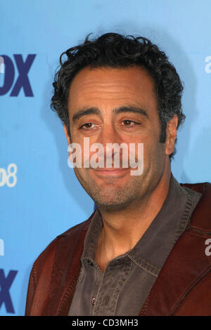 15 maggio 2008 - New York New York, Stati Uniti - K58233ML.THE FOX UPFRONTS A WOLLMAN PISTA DI PATTINAGGIO IN CENTRAL PARK , New York New York 05-15-2008. - BRAD GARRETT(Immagine di credito: Â© Mitchell Levy/Globe foto/ZUMAPRESS.com) Foto Stock