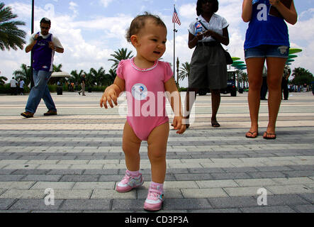 Baby al rally per il candidato presidenziale democratico Barack Obama in Sunrise,Florida. La visita è di fondamentale importanza ottenere sapere sessione con gli appassionati di democratica in un settore che ha favorito il rivale Hillary Clinton. Foto Stock