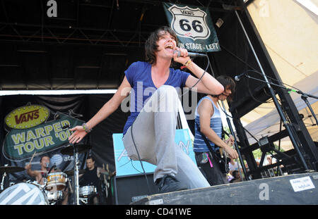 Jul 14, 2008 - Charlotte, North Carolina, Stati Uniti d'America - Musicisti l'Accademia si esibisce dal vivo come parte del 2008 Vans warped tour che ha avuto luogo presso l'Anfiteatro Verizon Wireless si trova a Charlotte. Copyright 2008 Jason Moore. Credito: Jason Moore Foto Stock