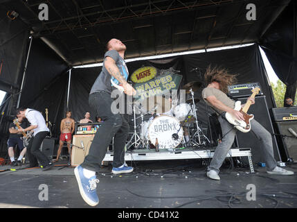 Jul 14, 2008 - Charlotte, North Carolina, Stati Uniti d'America - Musicisti BRONX esibirsi dal vivo come parte del 2008 Vans warped tour che ha avuto luogo presso l'Anfiteatro Verizon Wireless si trova a Charlotte. Copyright 2008 Jason Moore. Credito: Jason Moore Foto Stock