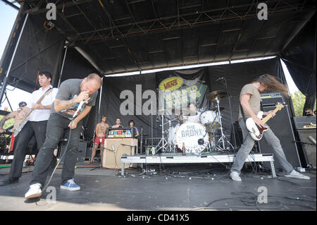 Jul 14, 2008 - Charlotte, North Carolina, Stati Uniti d'America - Musicisti BRONX esibirsi dal vivo come parte del 2008 Vans warped tour che ha avuto luogo presso l'Anfiteatro Verizon Wireless si trova a Charlotte. Copyright 2008 Jason Moore. Credito: Jason Moore Foto Stock