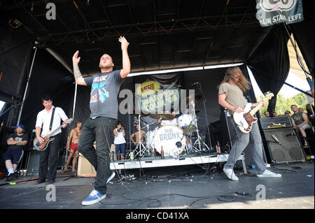 Jul 14, 2008 - Charlotte, North Carolina, Stati Uniti d'America - Musicisti BRONX esibirsi dal vivo come parte del 2008 Vans warped tour che ha avuto luogo presso l'Anfiteatro Verizon Wireless si trova a Charlotte. Copyright 2008 Jason Moore. Credito: Jason Moore Foto Stock