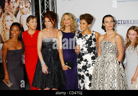 Sett. 4, 2008 - Hollywood, California, Stati Uniti - Ho13608PR.LOS ANGELES PREMIERE di ''Le donne "" tenutasi presso il villaggio di Mann Theatre , WESTWOOD CALIFORNIA 09-04-2008. - - JADA Pinkett Smith con Annette Bening , Debra Messing , Meg Ryan , EVA MENDES , DEBI MAZAR E INDIA ENNENGA(Immagine di credito: Â© Ph Foto Stock