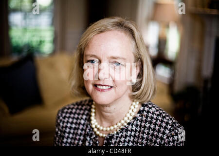 Sep 09, 2008 - San Jose, California, Stati Uniti d'America - ex amministratore delegato di eBay MEG WHITMAN, 52, è fotografata al suo Atherton, CA home sul Sett. 9, 2008. Whitman ha di recente affermato che lei è una fan di tecnologie verdi in California. (Credito Immagine: © Martin Klimek/ZUMA Press) Foto Stock