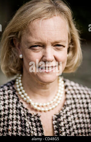 Sep 09, 2008 - San Jose, California, Stati Uniti d'America - ex amministratore delegato di eBay MEG WHITMAN, 52, è fotografata al suo Atherton, CA home sul Sett. 9, 2008. Whitman ha di recente affermato che lei è una fan di tecnologie verdi in California. (Credito Immagine: © Martin Klimek/ZUMA Press) Foto Stock