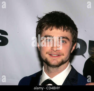 Sett. 25, 2008 - New York New York, Stati Uniti - DANIEL RADCLIFFE E COLLEGHI CASTMEMBERS celebrare l'apertura di Broadway di ''Equus''.Moli Chelsea 09-25-2008. 2008.Daniel Radcliffe .K59695RM(Immagine di credito: Â© Rick Mackler/Globe foto/ZUMAPRESS.com) Foto Stock