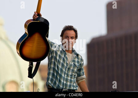 Ott. 04, 2008-Philadelphia, Pa, STATI UNITI D'AMERICA-BRUCE SPRINGSTEEN alla roccia per cambiare concerto per Obama terrà in Philadelphia PA (credito Immagine: (c) Ricky Fitchett/ZUMA Premere) Photog: Ricky Fitchett Fonte: Ricky Fitchett Titolo: fotografo contratto di credito: ZUMA Premere Città: Stato di Philadelphia PA: Paese: USA CA Foto Stock