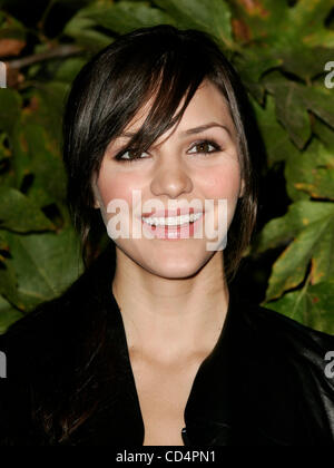 Oct 18, 2008 - Pacific Palisades, California, Stati Uniti d'America - cantante KATHERINE MCPHEE arrivando all'Oceana annuale del Premio Partner gala tenutosi presso una casa privata. (Credito Immagine: © Lisa O'Connor/ZUMA Press) Foto Stock