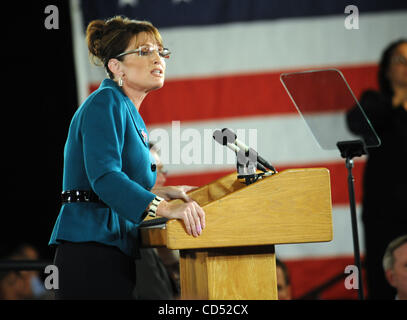 1 nov 2008 - Raleigh, North Carolina, Stati Uniti d'America - repubblicano vice candidato presidenziale governatore Sarah Palin fa una interruzione della campagna presso la North Carolina State Fairgrounds situato in Raleigh. Copyright 2008 Jason Moore. Credito: Jason Moore Foto Stock