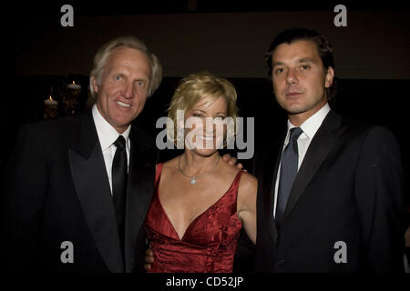 Nov 01, 2008 - Boca Raton, Florida, Stati Uniti d'America - Greg Norman, Chris Evert e GAVIN ROSSDALE frequentare il Black Tie Gala per il 2008 Chris Evert/Raymond James Pro-Celebrity classico del tennis. (Credito Immagine: © Fred Mullane/ZUMA Press) Foto Stock