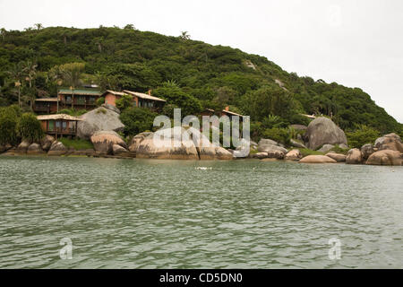 Apr 24, 2008 - Papagaio Island, Santa Catarina, Brasile - Ilha do Papagaio, "Parrot Island' Eco Resort in Santa Catarina, Brasile. (Credito Immagine: © Kayte Deioma/ZUMA Press) Foto Stock