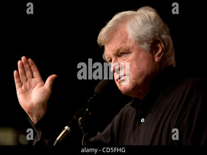 20 maggio 2008 - Boston, Massachusets, STATI UNITI D'AMERICA - prove condotte dopo il senatore Edward Kennedy ha subito un sequestro hanno dimostrato che ha un tumore maligno del cervello nella sinistra il lobo parietale. Nella foto: il senatore Edward Kennedy a un rally di Obama presso l Università di Texas-Pan-americana in Edinburg, Texas su Feb 20, 2008. ( Foto Stock