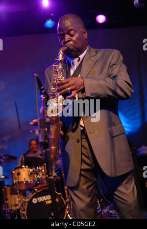 Giu 21, 2008 - Vancouver, British Columbia, Canada - il leggendario American funk e soul il sassofonista jazz MACEO PARKER suona al Commodore Ballroom di Vancouver. (Credito Immagine: © Sergei Bachlakov/ZUMApress.com) Foto Stock