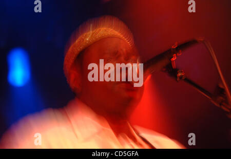 Jun 22, 2008 - Vancouver, British Columbia, Canada - ALPHA YAYA DIALLO suona al Commodore Ballroom di Vancouver. Originariamente dalla Guinea, Alfa vive e compone in Vancouver. (Credito Immagine: © Sergei Bachlakov/ZUMApress.com) Foto Stock