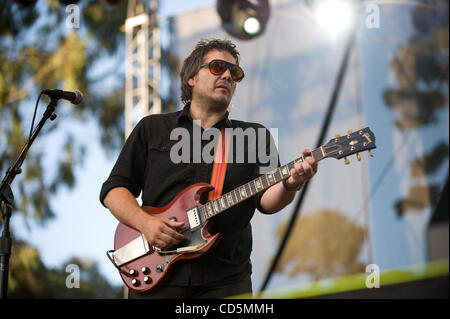 24 ago 2008 - San Francisco, California, Stati Uniti d'America - cantante e chitarrista JEFF TWEEDY dei Wilco band suona dal vivo come parte della prima relazione annuale al di fuori di Terre di musica e Arts Festival. Il festival di tre giorni che si sta svolgendo presso il Golden Gate Park attirano migliaia di appassionati di musica per vedere una varietà o Foto Stock