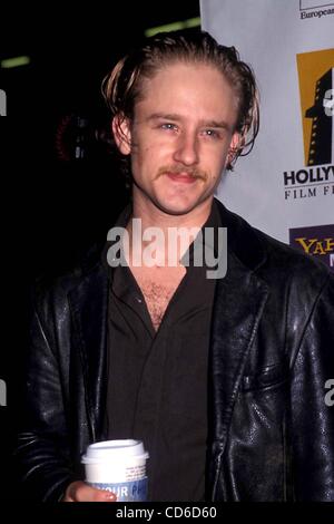 Ottobre 15, 2003 - Hollywood, California, Stati Uniti - Mi8091PR.11:14 Premiere presso il teatro ACRLIGHT, HOLLYWOOD CA.10/15/2003. / / 2003.Ben adottivo(Immagine di credito: Â© Phil Roach/Globe foto/ZUMAPRESS.com) Foto Stock