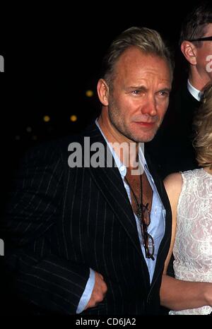 8 dicembre 2003 - Hollywood, California, Stati Uniti - Mi8325PR.la parola e la musica di Ritorno a Cold Mountain tenutosi presso il municipio di ROYCE IN UCLA di Los Angeles CA.12/08/2003. / / 2003.STING(Immagine di credito: Â© Phil Roach/Globe foto/ZUMAPRESS.com) Foto Stock
