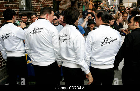 Luglio 22, 2004 - New York New York, Stati Uniti - K38476RM.Matt Damon , CARMELLO ANTHONY e di alveari in corrispondenza di un nastro del Late Show con David Letterman ALLA ED SULLIVAN IN NEW YORK New York 7/22/2004. / Gli alveari(Immagine di credito: Â© Rick Mackler/Globe foto/ZUMAPRESS.com) Foto Stock