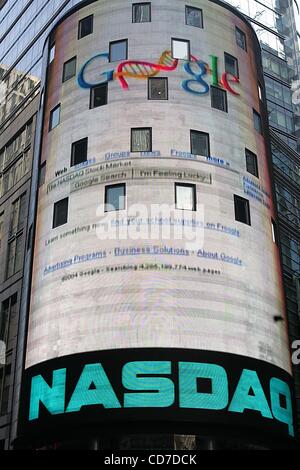 Agosto 19, 2004 - New York New York, Stati Uniti - K38841RM.Google Accedi sul NASDAQ EDIFICIO IN TIME SQUARE, NEW YORK New York.19/08/2004. / 2004.GOOGLE.COM(Credit Immagine: Â© Rick Mackler/Globe foto/ZUMAPRESS.com) Foto Stock