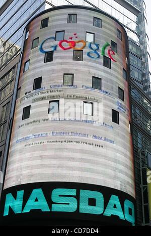 Agosto 19, 2004 - New York New York, Stati Uniti - K38841RM.Google Accedi sul NASDAQ EDIFICIO IN TIME SQUARE, NEW YORK New York.19/08/2004. / 2004.GOOGLE.COM(Credit Immagine: Â© Rick Mackler/Globe foto/ZUMAPRESS.com) Foto Stock