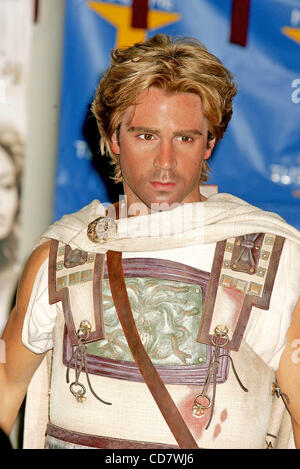 Nov. 24, 2004 - New York New York, Stati Uniti - K40549RM.DCOLIN FARRELL LANCIA IL NUOVISSIMO ALEXANDER interattiva esperienza al Museo delle cere di Madame Tussaud NEW YORK New York 11-23-2004. / 2004.(Immagine di credito: Â© Rick Mackler/Globe foto/ZUMAPRESS.com) Foto Stock