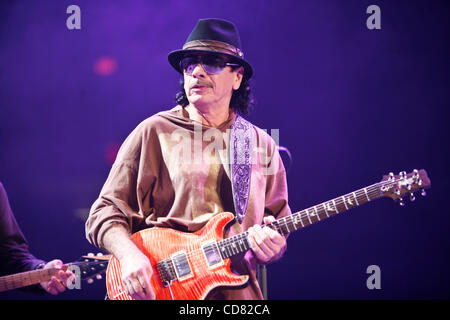 Santana e la sua band in esecuzione al Madison Square Garden il 8 aprile 2008. Foto Stock