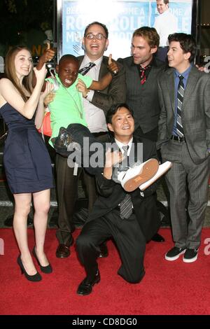 Ottobre 22, 2008 - Los Angeles, California, Stati Uniti d'America - Cast Shot: ALLIE STAMLER, BOBB"E J. THOMPSON, DAVID WAIN, il Seann William Scott, CHRISTOPHER MINTZ-PLASSE e KEN JEONG presso la "Modelli di ruolo" Premiere Mondiale tenutosi presso il Mann Village Theatre, Westwood. (Credito Immagine: Â© Paul Fenton/ZUMA Press) Foto Stock