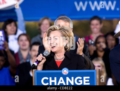 Ottobre 24, 2008 - Highlands Ranch, Colorado, Stati Uniti d'America - HILLARY CLINTON parla durante un rally in Aurora. (Credito Immagine: © Beth Schneider/Beth Schneider /ZUMA Press) Foto Stock