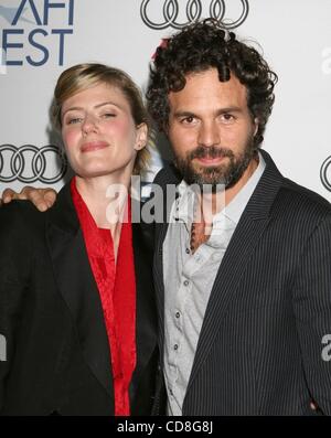 03 nov 2008 - Los Angeles, California, Stati Uniti d'America - Attore MARK RUFFALO e moglie SUNRISE COIGNEY al 2008 AFI Fest speciale proiezione del "Big Brothers" tenutasi presso la Arclight, Hollywood. (Credito Immagine: Â© Paul Fenton/ZUMA Press) Foto Stock