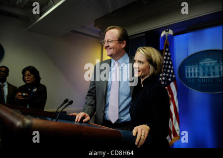 La Casa Bianca - Washington, DC.Bush segretario stampa della Casa Bianca Dana Perino introduce Obama segretario stampa della Casa Bianca Robert Gibbs ai media nella sala stampa della Casa Bianca. 01-07-2009.Foto di: Christy Bowe-Ipol Globo foto, inc..Ho14102CB (credito Immagine: © Christy Bowe/Globe foto/ZUM Foto Stock