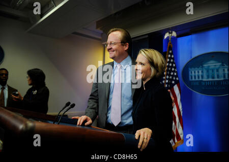 La Casa Bianca - Washington, DC.Bush segretario stampa della Casa Bianca Dana Perino introduce Obama segretario stampa della Casa Bianca Robert Gibbs ai media nella sala stampa della Casa Bianca. 01-07-2009.Foto di: Christy Bowe-Ipol Globo foto, inc..Ho14102CB (credito Immagine: © Christy Bowe/Globe foto/ZUM Foto Stock