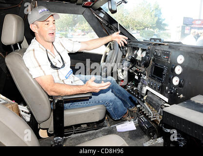 Sean Casey da Studio City CA avrà il suo TIV-2(Tornado intercettano il veicolo) che può essere visto su Discovery Channel Storm Chasers sul display del 2008 a SEMA show che inizia martedì Nov 4 e scorre attraverso il settimo in Las Vegas NV. Nov 7,2008 foto da Gene Blevins/LA Daily News Foto Stock