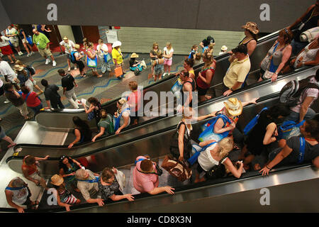 Giugno 10, 2010 - Nashville, TN, Stati Uniti d'America - tifosi affollano il Convention Center per ottenere autografi. (Credito Immagine: © Il Tennessean/ZUMApress.com) Foto Stock