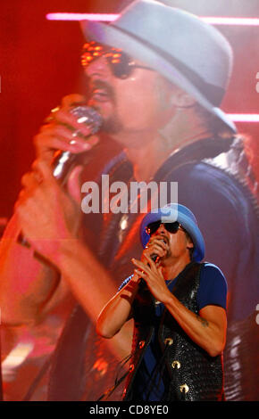 Giugno 12, 2010 - Nashville, Tennessee - Kid Rock esegue per la folla al 2010 CMA Music Festival di Nashville il 11 giugno. (Credito Immagine: © Il Tennessean/ZUMApress.com) Foto Stock