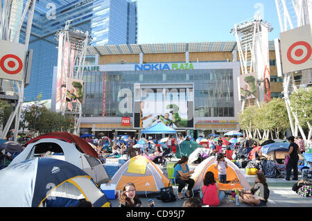 Jun 22, 2010 - Los Angeles, California, Stati Uniti - Centinaia di appassionati da tutta la California e gli Stati Uniti hanno cominciato a quattro giorni camp fuori tra il centro di fiocco e il Nokia Plaza in attesa per l'apertura premiere di Twilight Eclispe. (Credito Immagine: © Mark Samala/ZUMA Press) Foto Stock