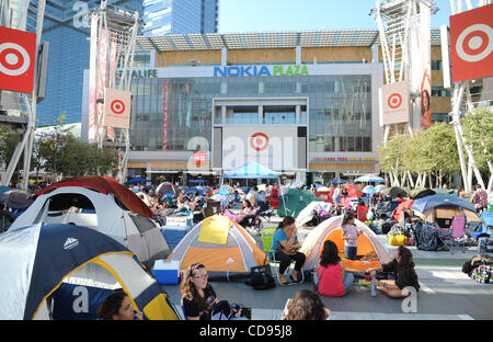 Jun 22, 2010 - Los Angeles, California, Stati Uniti - Centinaia di appassionati da tutta la California e gli Stati Uniti hanno cominciato a quattro giorni camp fuori tra il centro di fiocco e il Nokia Plaza in attesa per l'apertura premiere di Twilight Eclispe. (Credito Immagine: © Mark Samala/ZUMA Press) Foto Stock