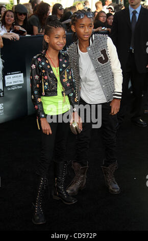 Jun 24, 2010 - Los Angeles, California, Stati Uniti - WILLOW e Jaden Smith di arrivare al 'Twilight Saga Eclipse' Los Angeles Premiere detenute presso il Nokia Theater a LA LIVE. (Credito Immagine: © Lisa O'Connor/ZUMApress.com) Foto Stock