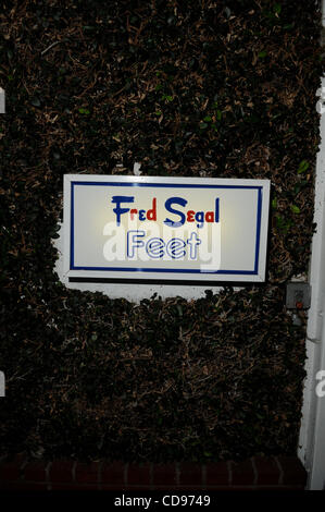 Jun 24, 2010 - Los Angeles, California, Stati Uniti - Relazione di scarpe e relazione la raccolta firme debutto ospitato da Beverly Hills Lifestyle Magazine a Fred Segal. (Credito Immagine: © Mark Samala/ZUMApress.com) Foto Stock