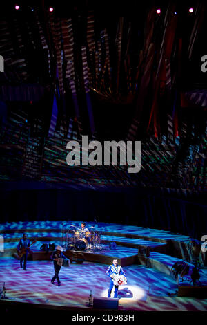 Giugno 25, 2010 - Los Angels, CALIFORNIA, STATI UNITI D'AMERICA Los Tigres del Norte, un messicano fascia giocare "Norteño" musica di stile eseguire presso il Walt Disney Concert Hall. (Immagine di credito © Alex Pitt/Zuma Press) Foto Stock