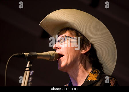 Il chitarrista Kenny Vaughan esegue con Marty Stuart e il suo favoloso superlativi band durante la Lakefest Quarta di luglio celebrazione. Vaughan era la musica americana dell'Associazione 2006 strumentista dell'anno. Foto Stock