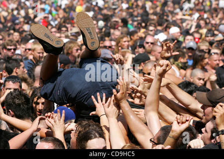 Luglio 11, 2010 - San Bernardino, in California, Stati Uniti - Oltre 20.000 tifosi e 12 bande distribuite su tre fasi hanno trascorso la giornata al terzo Rockstar Energy Drink Mayhem Festival di San Bernardino, CA 10 Giugno 2010. (Credito Immagine: © Giordania Stead/ZUMApress.com) Foto Stock