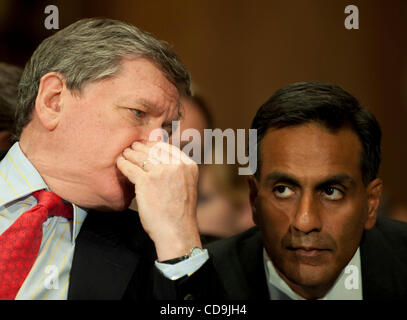 Jul 14, 2010 - Washington, Distretto di Columbia, Stati Uniti, - Richard Holbrooke, rappresentante speciale in Afghanistan e Pakistan, testimonia durante un Senato Comitato delle Relazioni Estere audizione sull' Afghanistan Governance e strategia civile. (Credito Immagine: © Pete Marovich/ZUMApress.com) Foto Stock