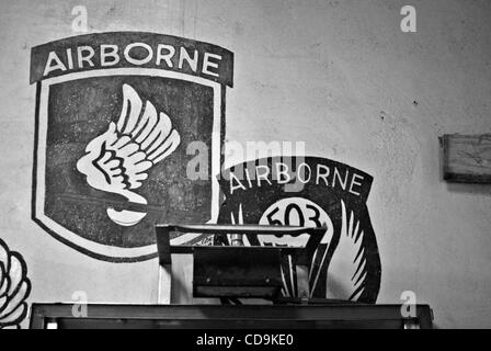 Luglio 16, 2010 - Paktika , Afghanistan - Unità patch dipinta su un muro in avanti su una base operativa Boris. (Credito Immagine: © Bill Putnam/ZUMAPRESS.com) Foto Stock