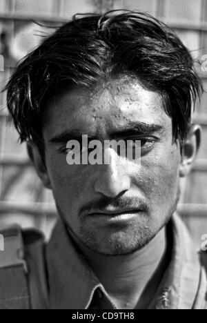 Jul 23, 2010 - Paktika , Afghanistan - un privato afghano guardia di sicurezza. (Credito Immagine: © Bill Putnam/ZUMAPRESS.com) Foto Stock