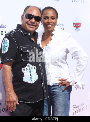 11 agosto 2010 - di Burbank, California, Stati Uniti - 11 Ago, 2010 - di Burbank, California, Stati Uniti d'America - Actosr CHEECH MARIN & JENIFER LEWIS arrivando a ilil mondo dell'auto linea di lancio tenutasi presso la casa di Bob Big Boy. (Credito Immagine: © Lisa O'Connor/ZUMApress.com) Foto Stock