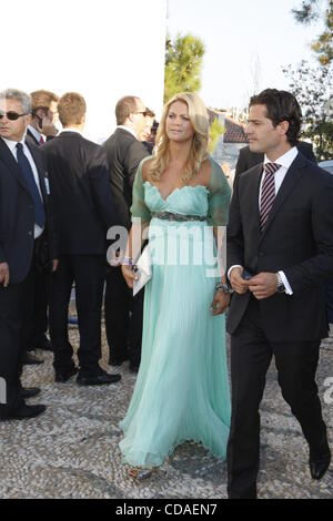 Agosto 25, 2010 - Spetses Island, Grecia - Princess Madeline di Svezia e il Principe Carl Philip arrivare per le nozze del principe Nikolaos di Grecia con Tatiana Blatnik in Spetses isola. (Credito Immagine: © Aristidis Vafeiadakis/ZUMApress.com) Foto Stock