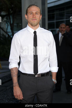 30 ago 2010 - Hollywood, California, Stati Uniti - Attore CHARLIE HUNNAM presso la stagione tre premiere di 'Sons di anarchia' alla Cupola di glossari affini al Arclight. (Credito Immagine: © Lisa O'Connor/ZUMApress.com) Foto Stock